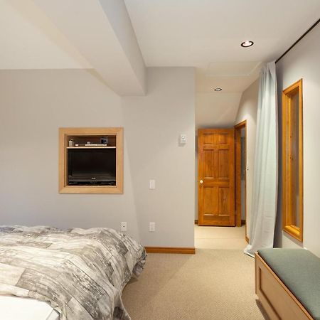 Painted Cliff 11 | Dog Friendly! Ski-In Ski-Out Benchlands Townhome W/ Hot Tub & Fireplace 惠斯勒 外观 照片