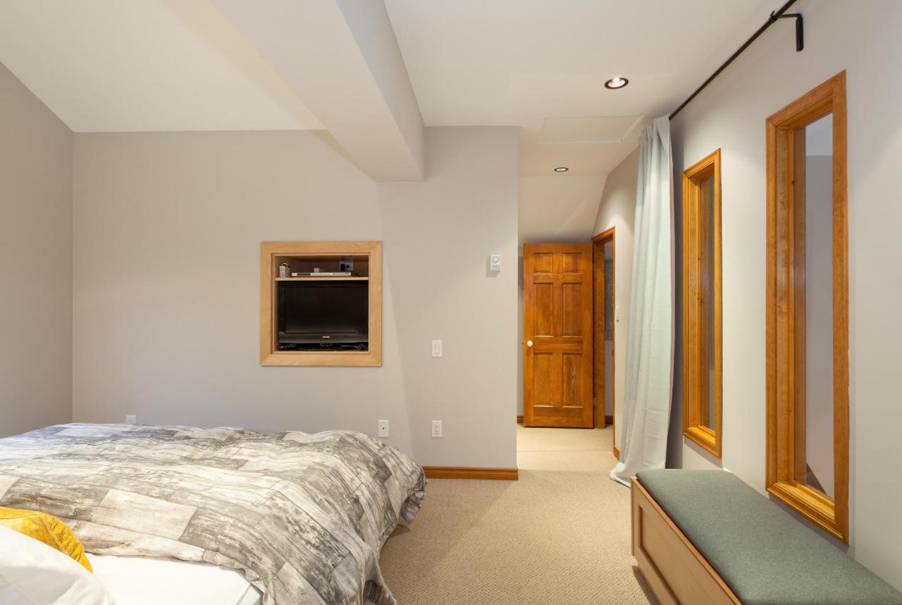 Painted Cliff 11 | Dog Friendly! Ski-In Ski-Out Benchlands Townhome W/ Hot Tub & Fireplace 惠斯勒 外观 照片